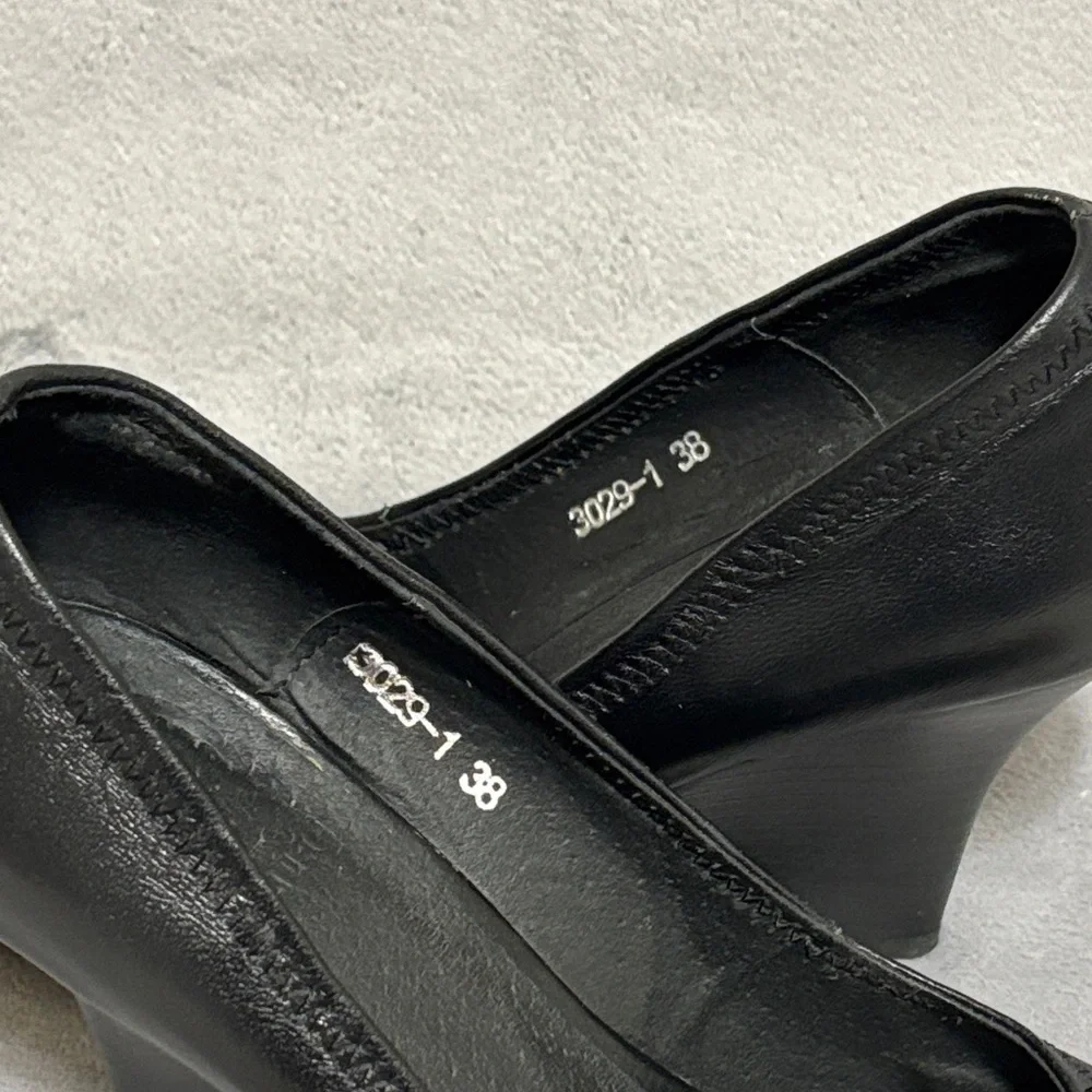 Tory Burch Black Gold Logo Wedge Heels 7.5 Designer Classic Pump
